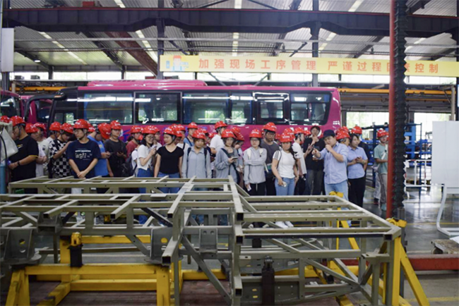 More than 100 students from Guangxi University visited and studied in Sunlong, Guangxi